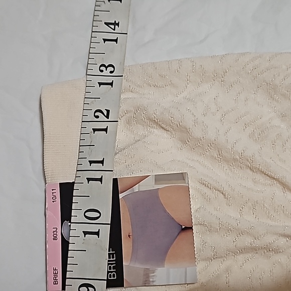 Bali Brief 803J Light Beige Size 10/11 - Picture 7 of 9